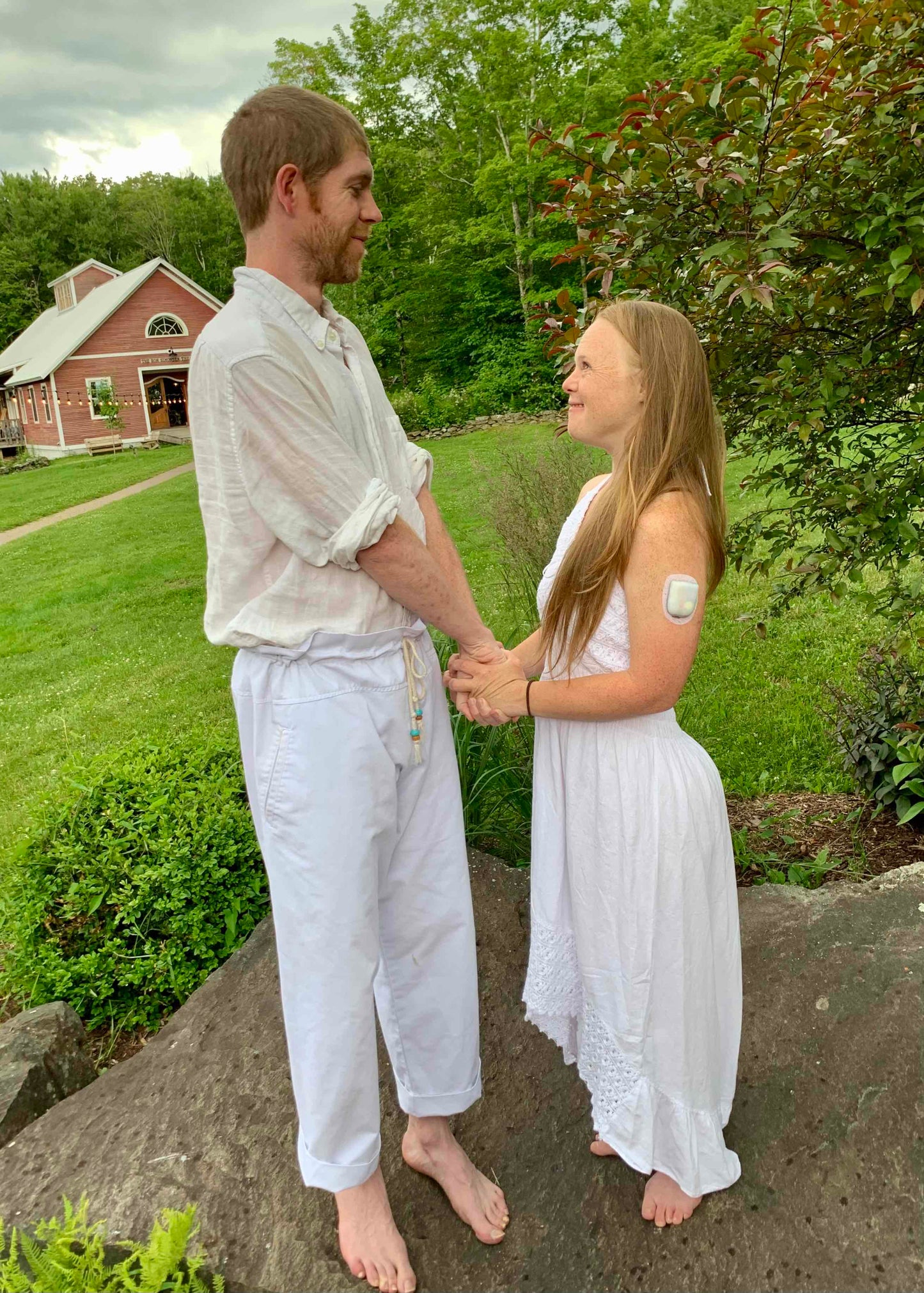 Erik is 5' 10" wearing White in size 2.